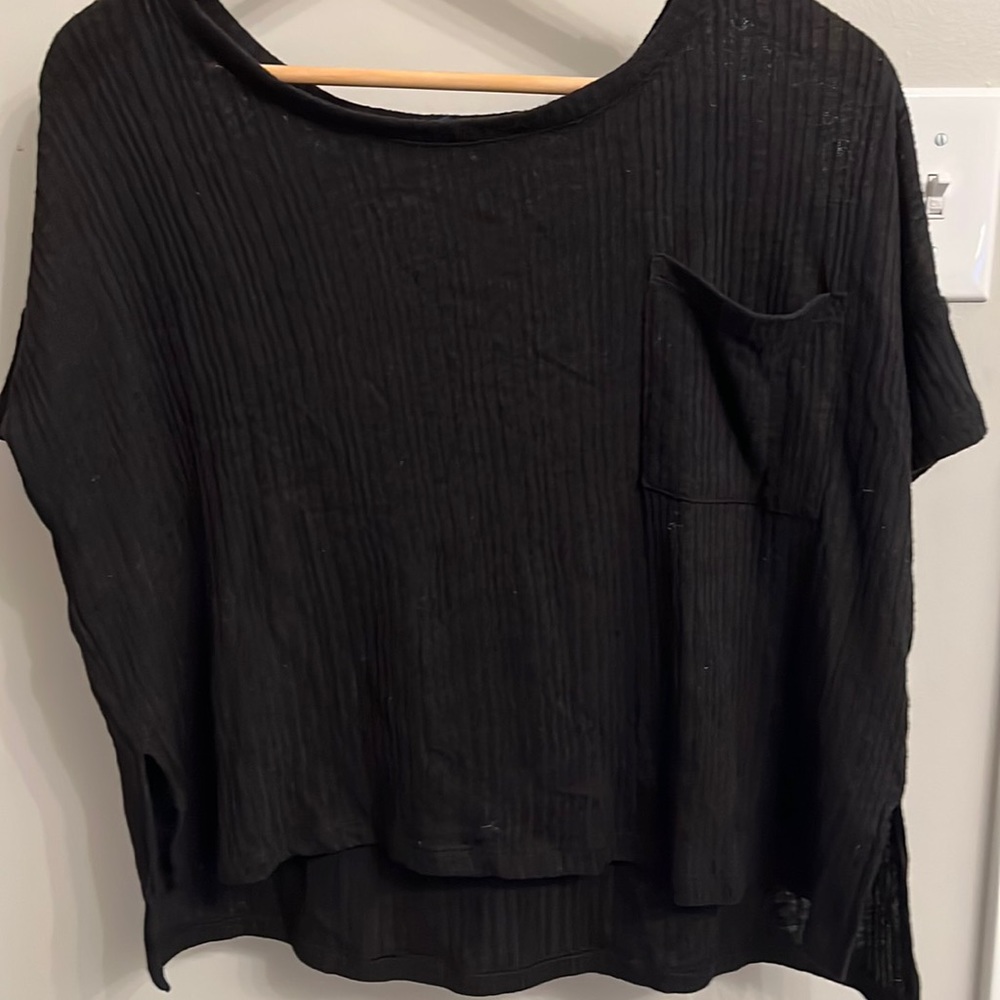 American Eagle Black ribbed top with pocket
